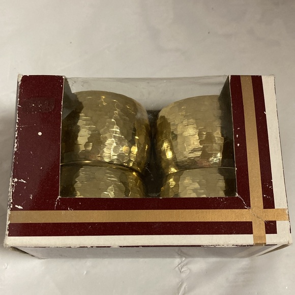 Set of 4 Shiny Metallic Brass Hammered Round Napkin Rings - Picture 3 of 7